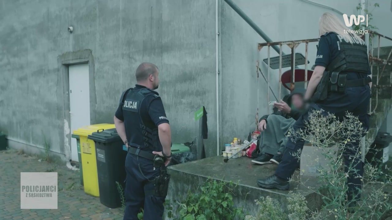 Dostali zgłoszenie o bezdomnym. Na miejscu znaleźli księdza