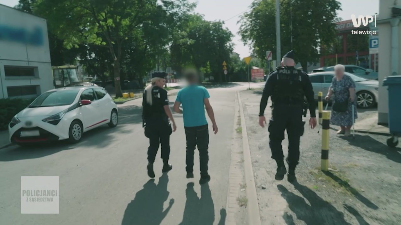 Mężczyzna dziwnie się poruszał. Reakcja policjantki mówi wszystko