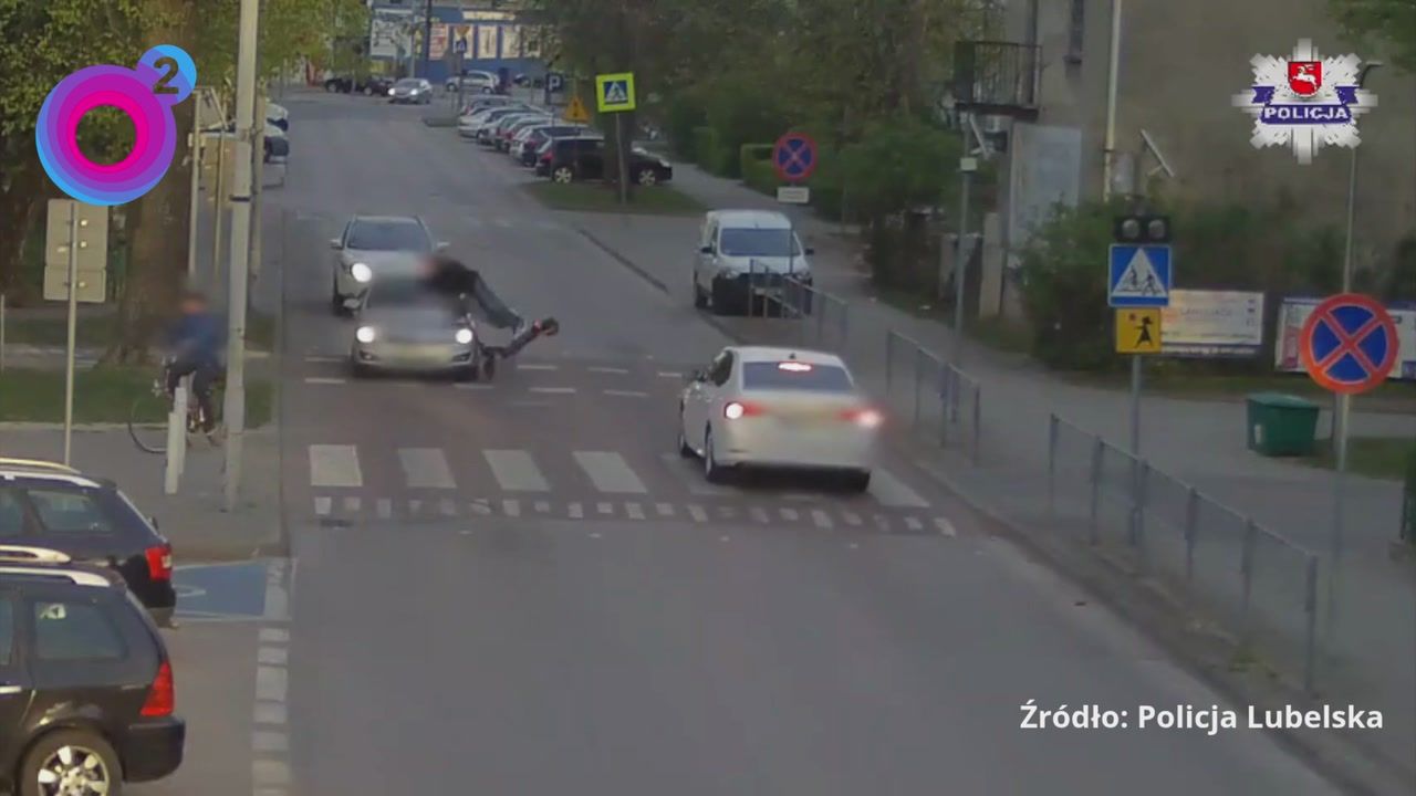 Nastolatki wjechały hulajnogą w Opla. Wstrząsające nagranie