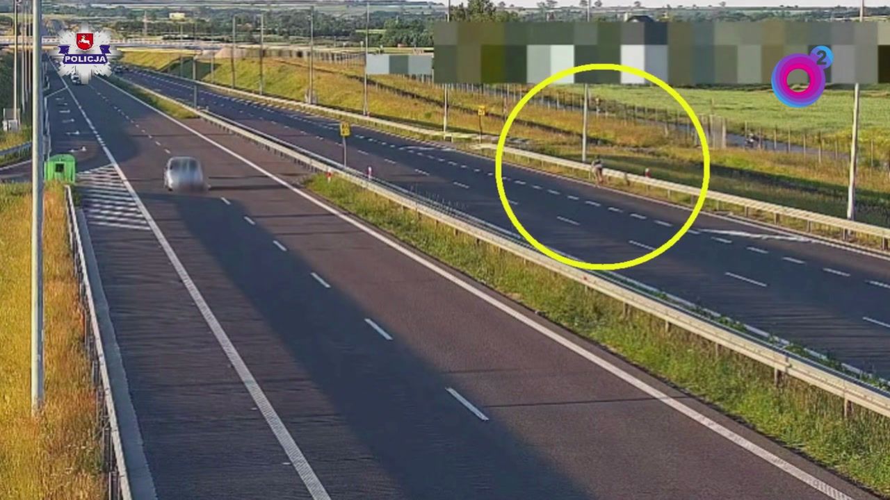 Zaskakujący widok na S19. Rowerzysta jechał drogą ekspresową
