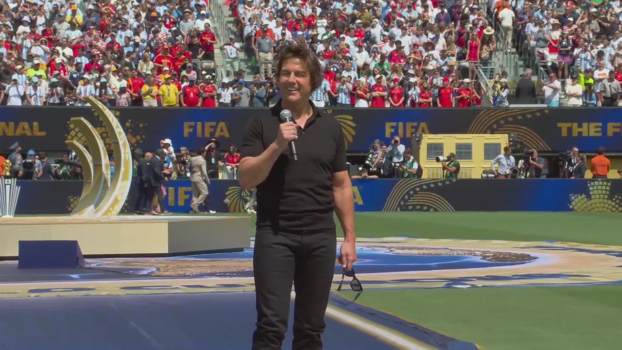 Tak to robią w USA. Tom Cruise otworzył finałowy mecz mundialu
