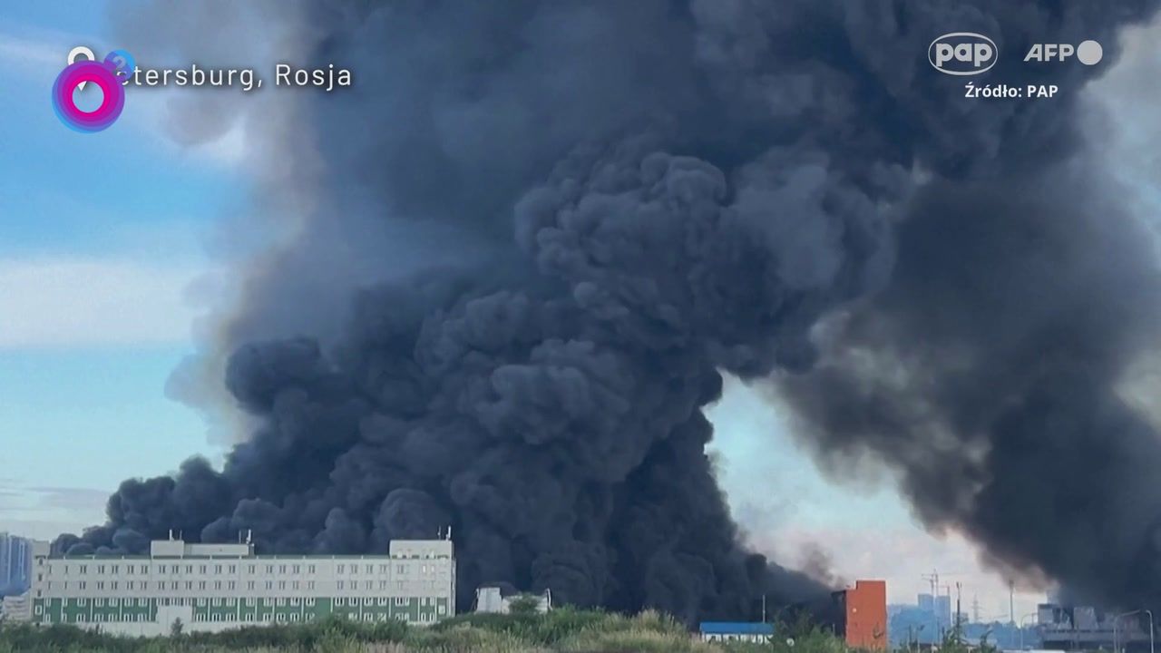Kłęby dymu nad miastem. Ukraina uderzyła w Rosję. 571 dronów