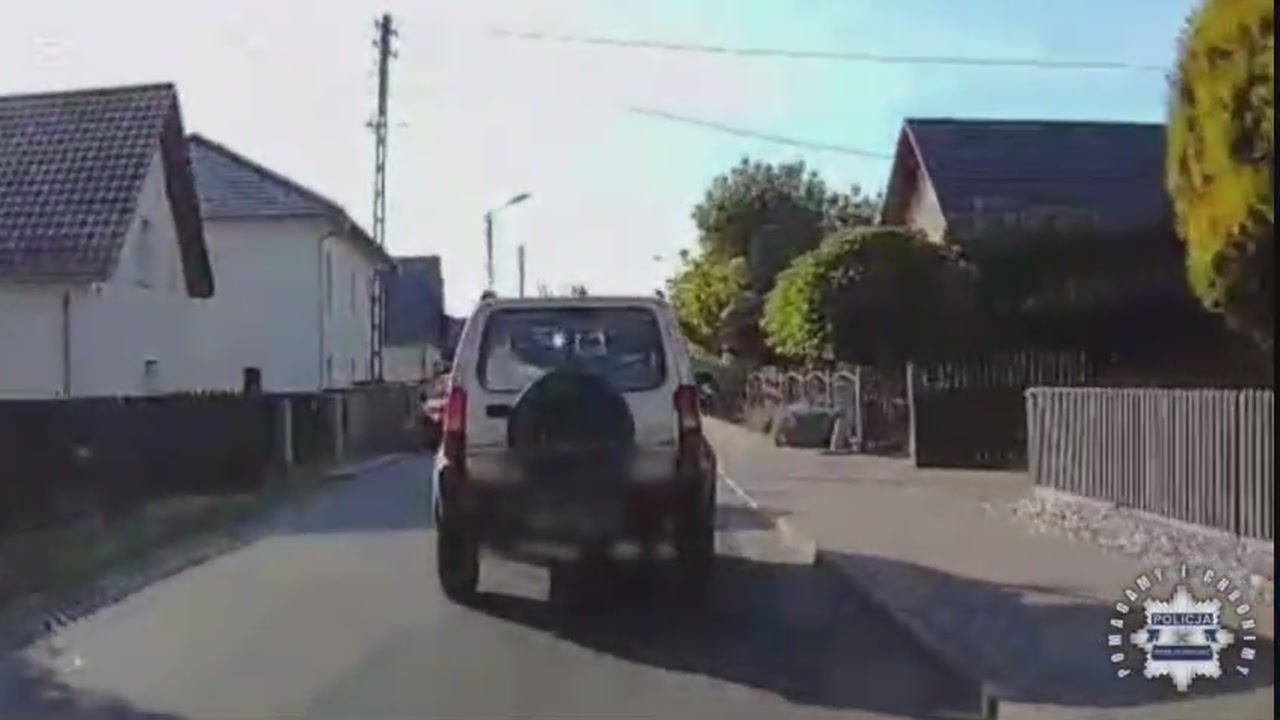Autem syna w kościelny płot. Zdemaskowała go kamera