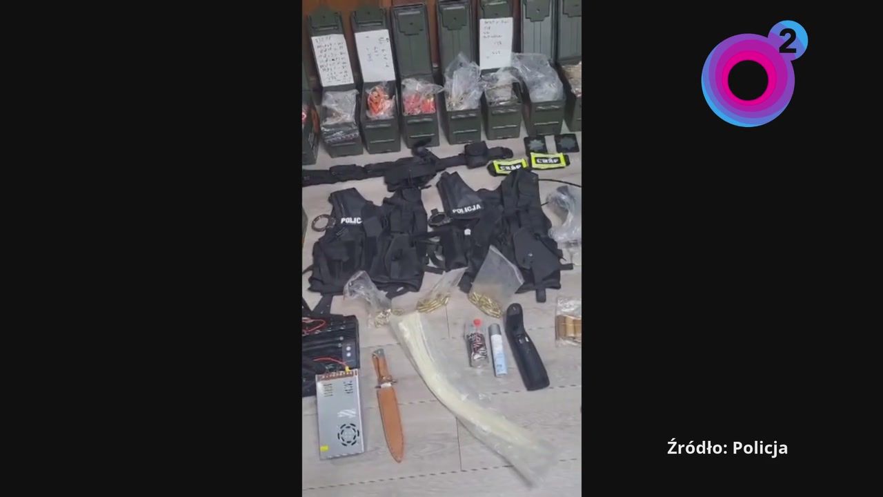 Ponad 190 tys. zł, broń i materiały wybuchowe. Wielka akcja policji