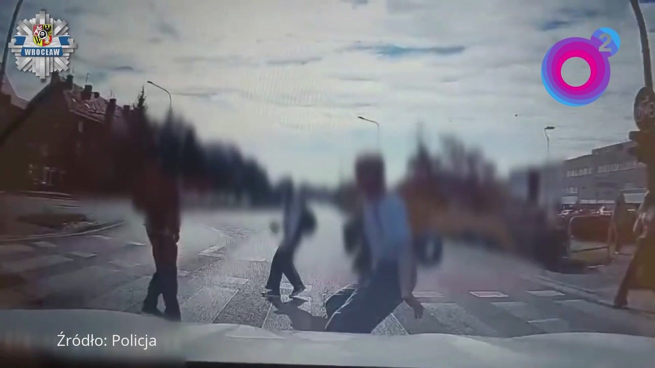 Piesi byli już na pasach. Nagle nadjechał samochód