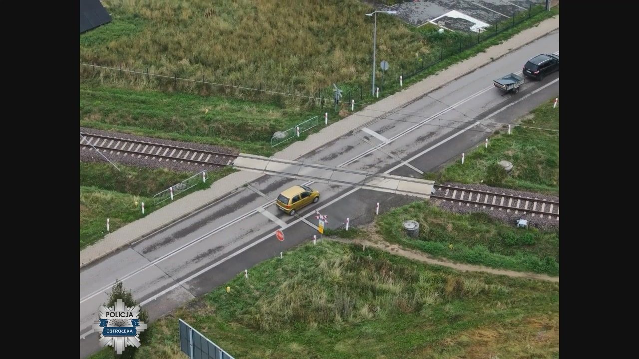 Policyjny dron pilnował przejazdów kolejowych. 25 kierowców dostało mandaty