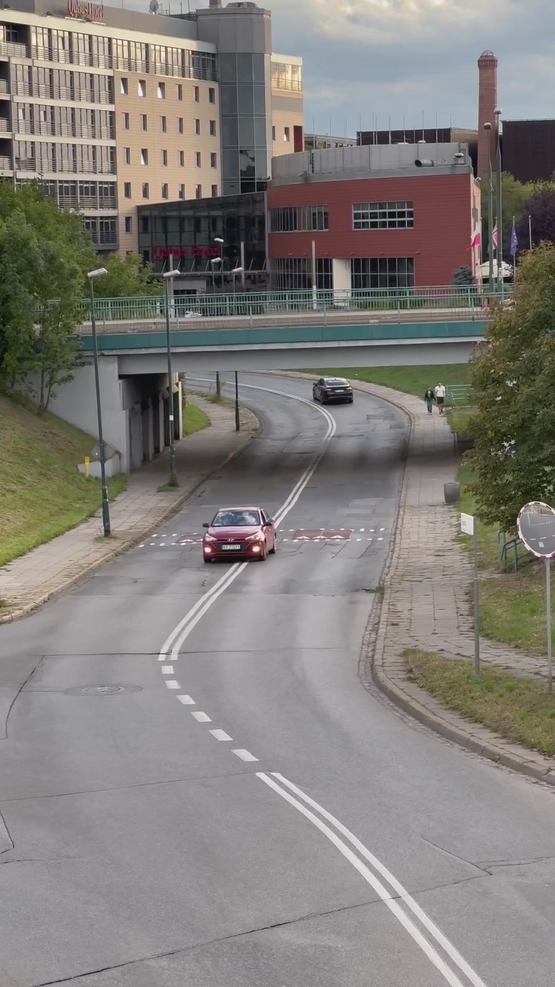 Kierowcy mają je za nic. Tak wyglądają progi w miejscu tragedii