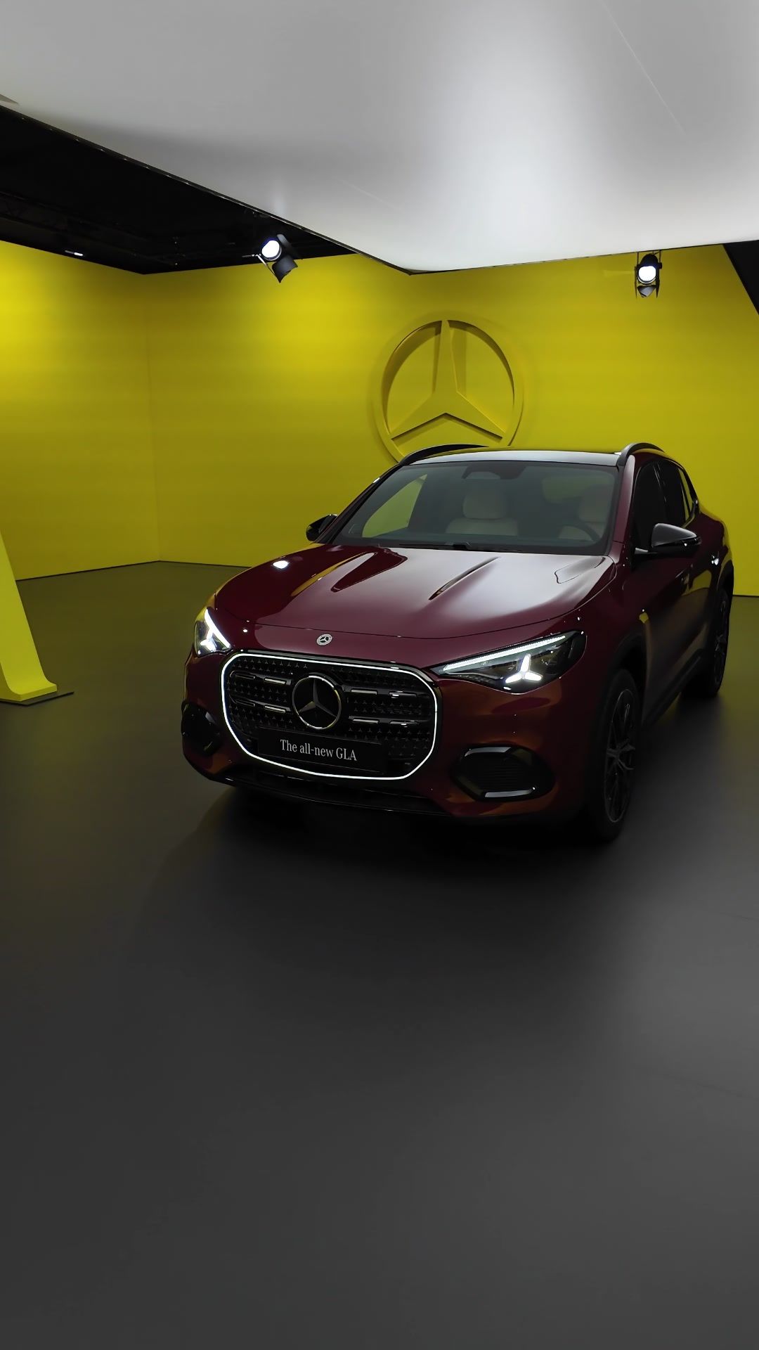 Rolka: nowy Mercedes GLA z bliska. Różnice poznasz po grillu