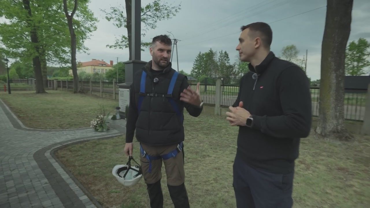 Jak gazem i folią uratować drewniany budynek? Zarobki tego specjalisty są ogromne