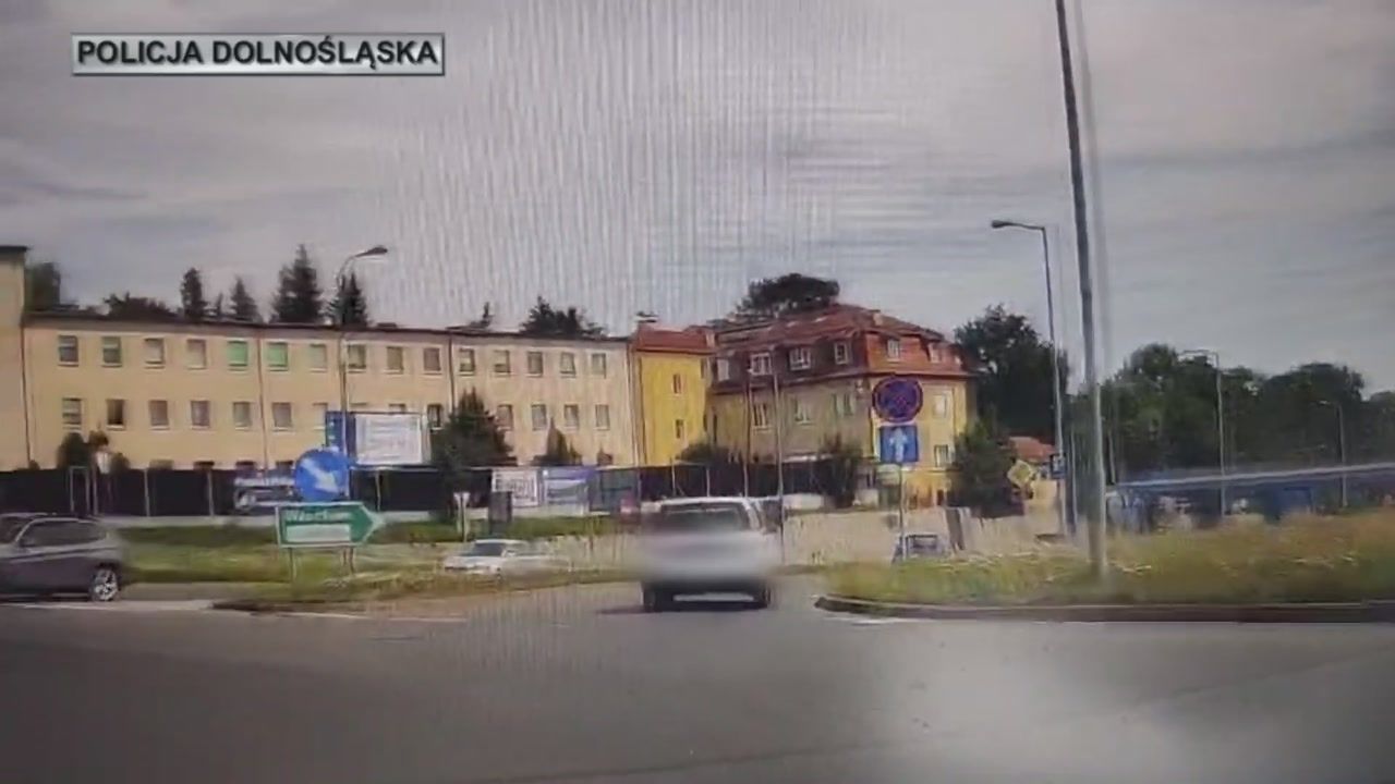 Dramatyczny wypadek. Kierowca wjechał w ludzi. Jest nagranie