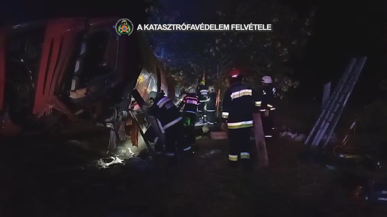 Wypadek autokaru na Węgrzech. Jest nagranie z akcji ratowniczej