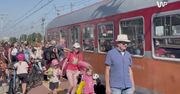 Wykorzystują ostatnie dni wakacji. Tłumy ruszają w jednym kierunku