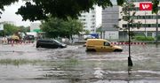 Burza w Warszawie. Gwałtowna ulewa, zalane ulice i place stolicy. "Mamy Armagedon"
