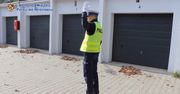 Co oznaczają gesty policjanta, który kieruje ruchem?