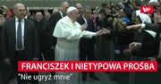 Papież pocałował zakonnicę. Nagranie obiega świat