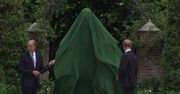Rozpromienieni Harry i William odsłaniają pomnik księżnej Diany