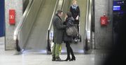 Zatroskany Sołtysik tuli żonę na peronie