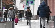Sykut-Jeżyna na zimowym spacerze z mężem i córką