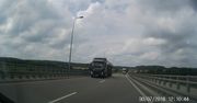 Nagranie mrożące krew w żyłach. Tir jechał wprost na niego