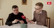 Skarpety od proboszcza. Ksiądz dzierga na drutach, by wyremontować kościół