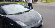 Krzysztof Rutkowski w czarnym Lamborghini