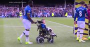 Romelu Lukaku z niepełnosprawnym chłopcem na boisku. Piękny gest piłkarza Evertonu