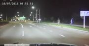 Straszyli przy drodze przebrani za przerażające klauny. Policja aresztowała "żartownisiów"