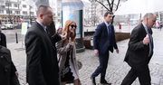 Jessica Chastain w różowych szpilkach wchodzi do TVN-u