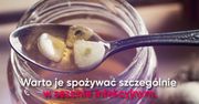 Co się stanie, jeśli przez tydzień będziesz jeść miód z czosnkiem
