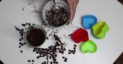 Drugie życie fusów po kawie. Jak zrobić kawowe mydło peelingujące?