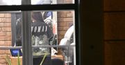 Fryzjerzy próbują ratować humor Mariny wpatrzonej w komentarze