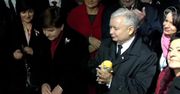 Kaczyński z pluszowym Minionkiem w Krakowie
