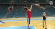Marcin Gortat i Ula Radwańska grają w koszykówkę