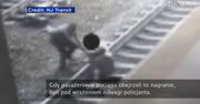 Policjant uratował mężczyznę przed nadjeżdżającym pociągiem