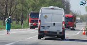 Wypadek na DK50. Kolizja samochodu przewożącego materiały radioaktywne. Trwa akcja straży pożarnej