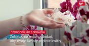 Zobacz, co musisz dodać, aby twoje kwiaty pięknie kwitły