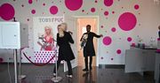 Iwona Burnat i Reggie wygłupiają się z psami przed paparazzi