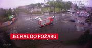 Jechał do pożaru. Wóz strażacki wbił się w dom