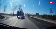 Wściekłość drogowca. Kierowca nagrał jak mężczyźnie puściły nerwy