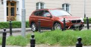 Magdalena Ogórek parkuje BMW na zakazie