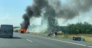 Pożar samochodu na A2. Gęsty dym nad autostradą