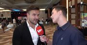 Piotr Stramowski pokazuje poranione dłonie. Poświęcił się, kręcąc nowy film