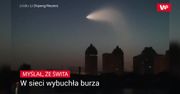 Myślał, że świta. Odwrócił się i natychmiast zaczął nagrywać
