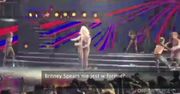 Britney Spears upada na koncercie