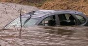 Samochód wpadł do rzeki