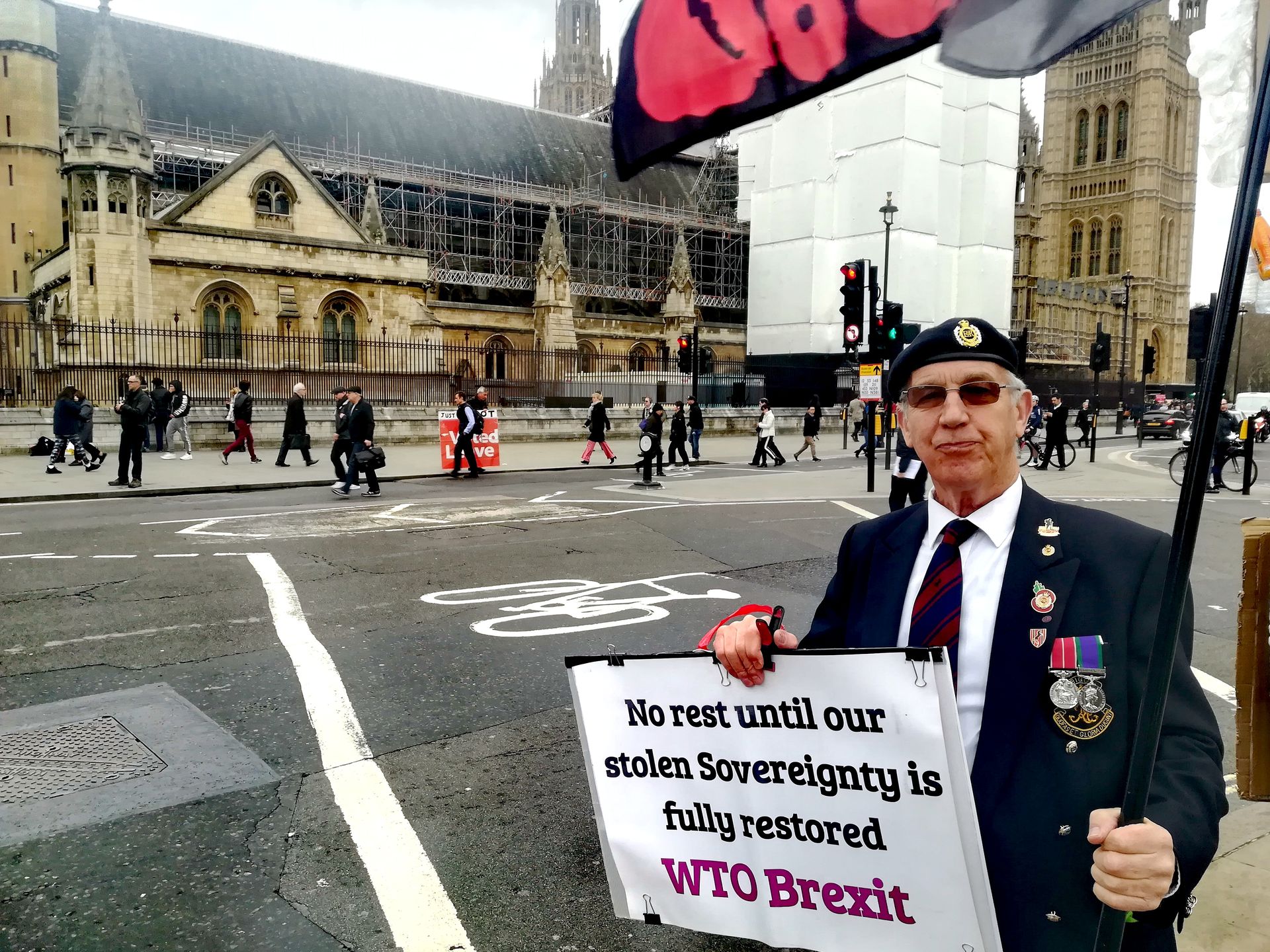 George twierdzi, że wszystko zaczęło się od kłamstwa konserwatywnego premiera w latach 70-tych 