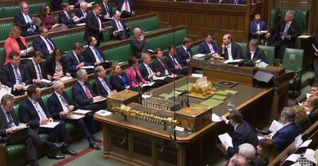 Brytyjczycy chcą opóźnić brexit. "Rząd traci kontrolę nad tym procesem"