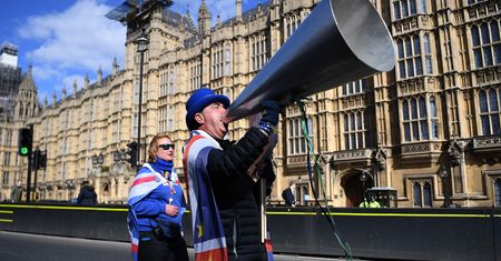 Brexit. 5,8 mln podpisów pod petycją ws. wyjścia z UE. Jest decyzja rządu