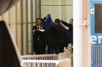 Brexit. Unia ściąga brytyjskie flagi. A Brytyjczycy unijne