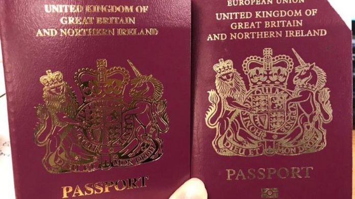 Nowy brytyjski paszport nie ma na okładce napisu "Unia Europejska"